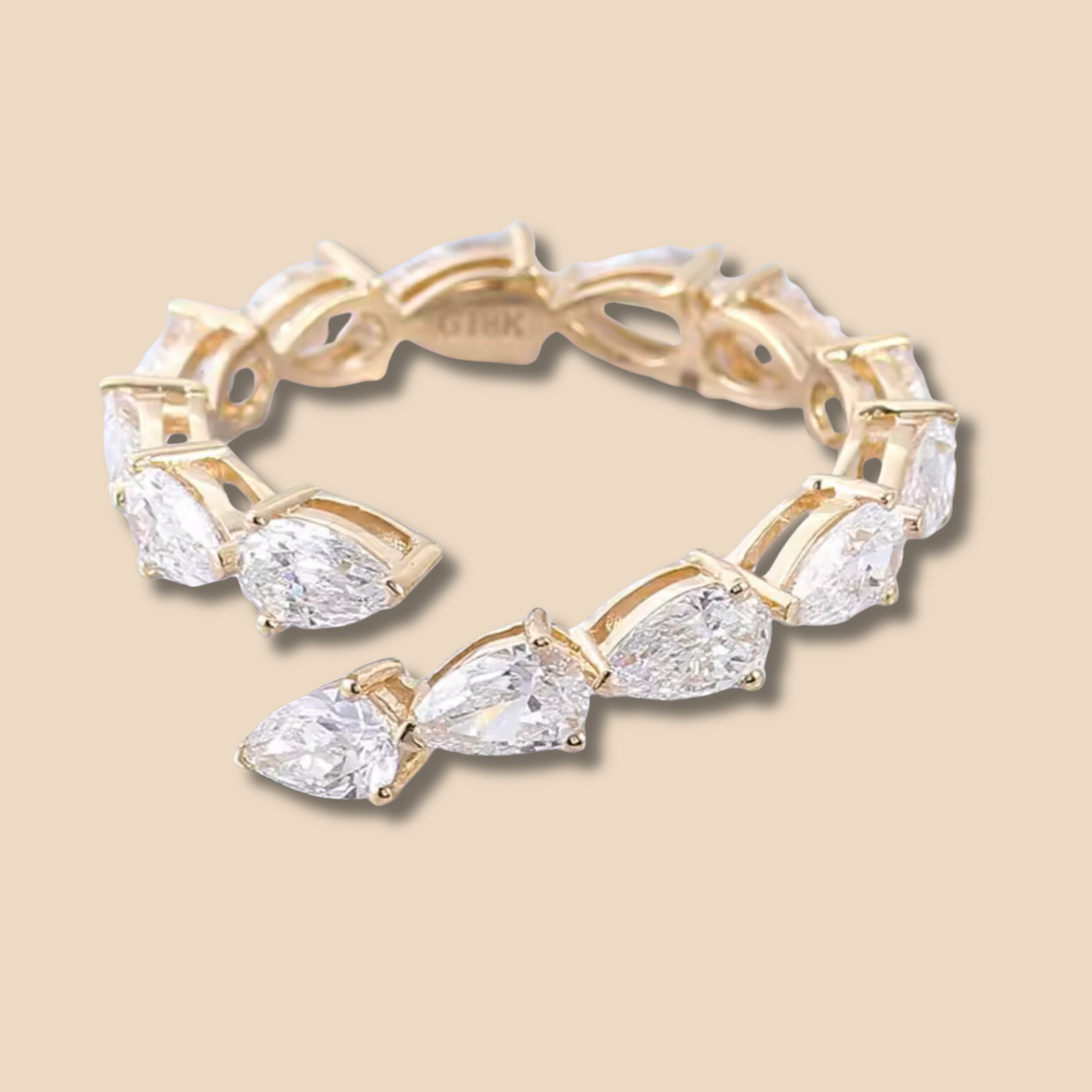 Ring 18K Yellow Gold Mosissante Pear shape Stone